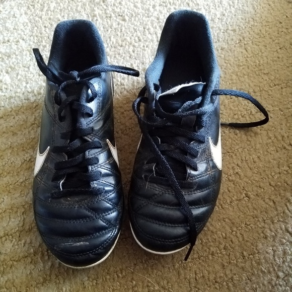 youth size 2 soccer cleats
